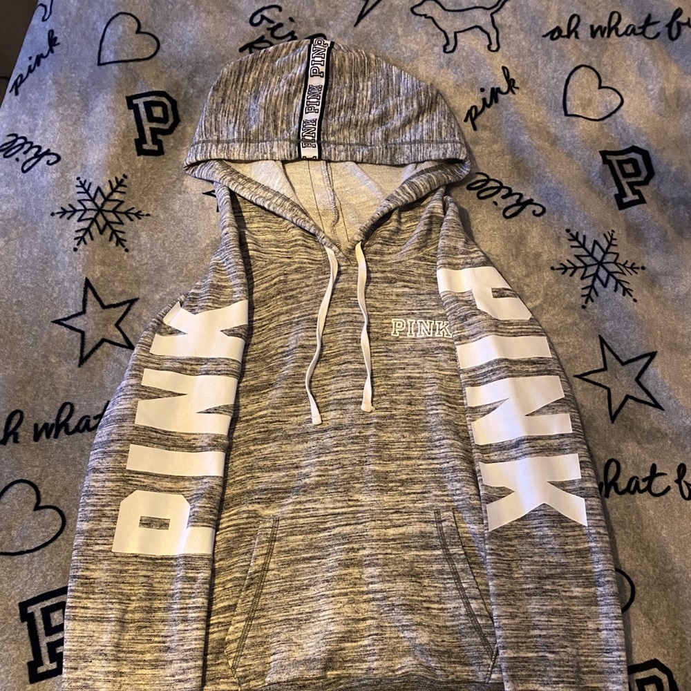 Victoria’s Secret Pink logo pullover hoodie.